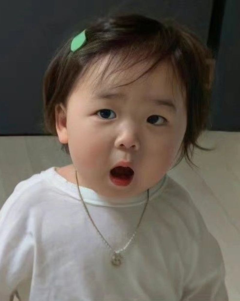 Ảnh meme em bé bất ngờ